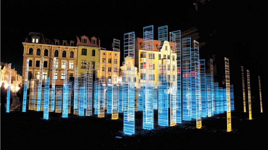 Light installation “Hartmann Grid” in urban open space